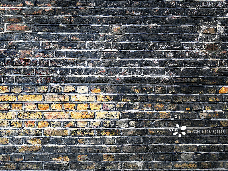 伦敦风化黄砖墙黑色灰尘图片素材