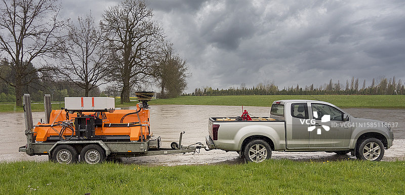 汽车牵引拖车图片素材