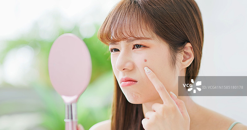 有粉刺的女人图片素材