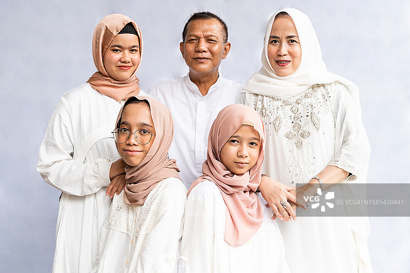 印度尼西亚家庭影棚肖像图片素材