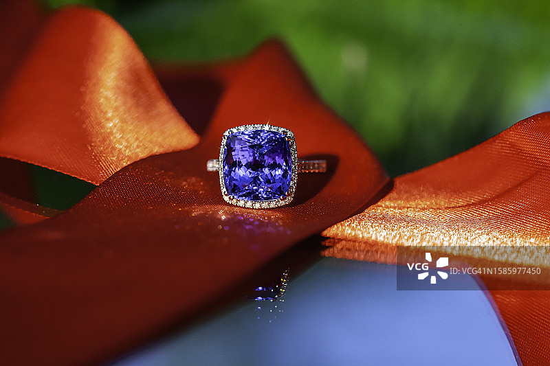 丹泉石戒指图片素材