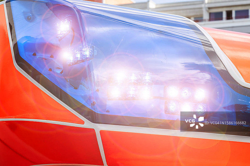 德国救护车上的紧急照明灯图片素材
