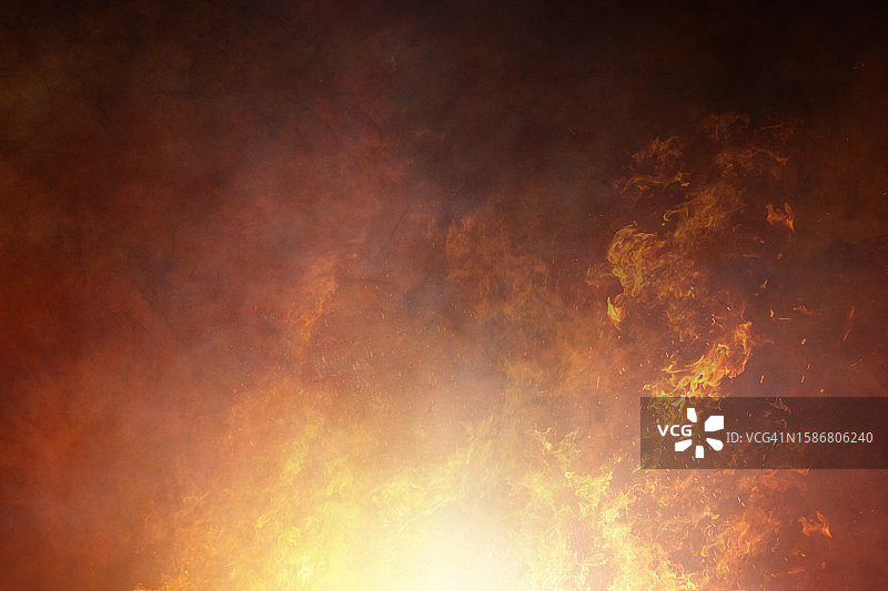 黑色背景下的火焰或爆炸与烟雾图片素材