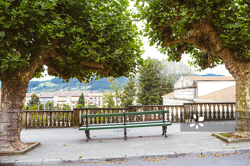 街边的空长椅图片素材