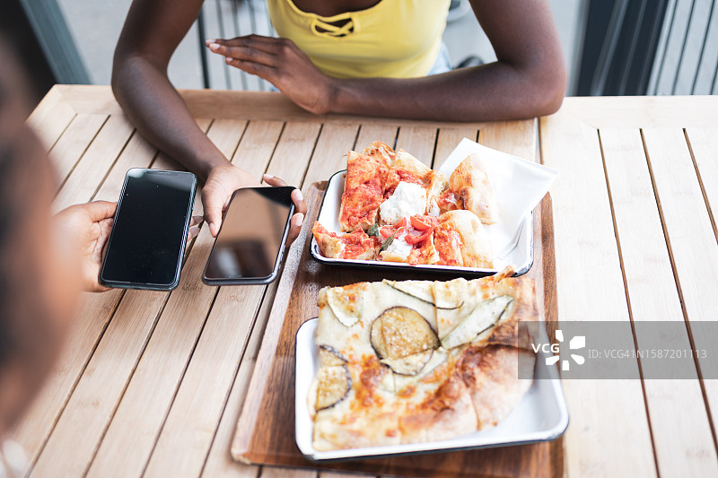 通过手机汇款图片素材