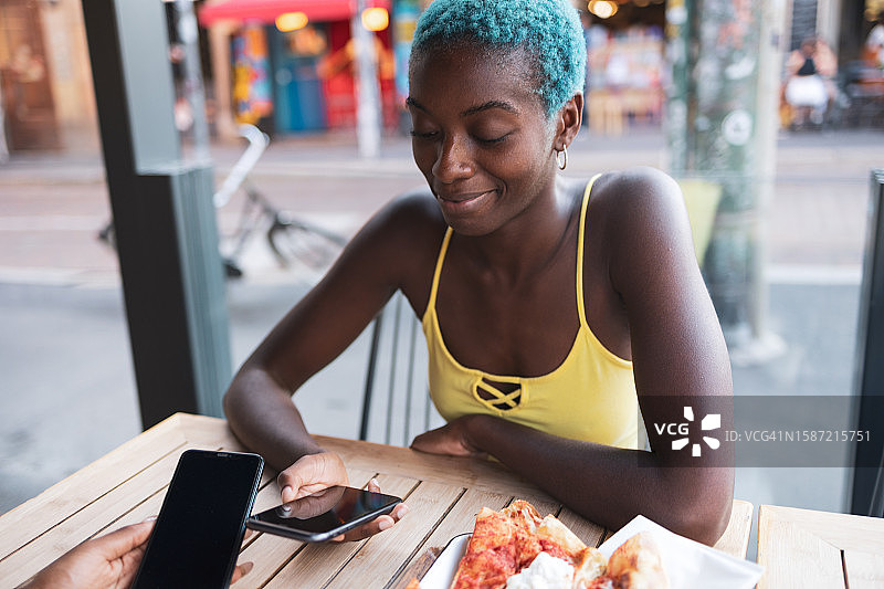 通过手机汇款图片素材