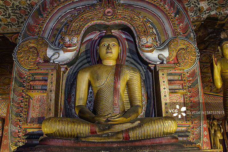 斯里兰卡丹布勒石窟寺的佛像图片素材