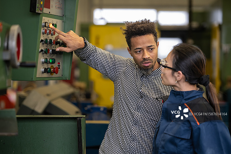 金属工业工人图片素材