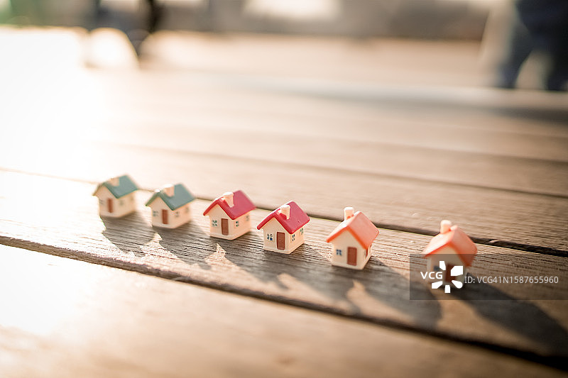 彩色衣夹特写图片素材