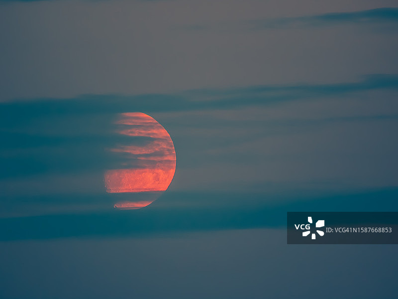 日落时分的月亮美景图片素材
