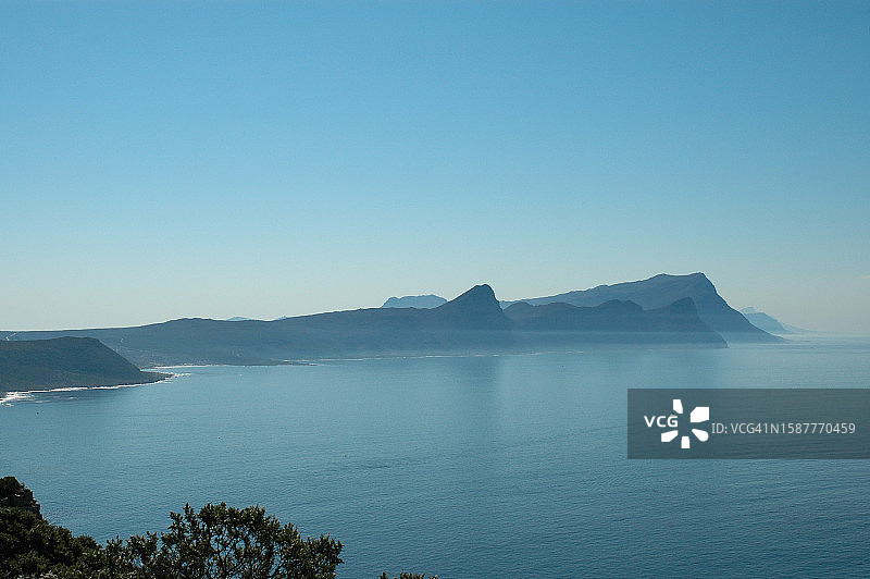 蓝天下的山海风光图片素材