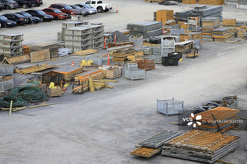 建筑项目的作业现场设备存储区图片素材