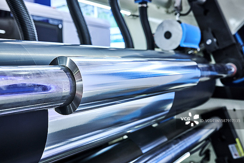 工业设备上的铝箔卷图片素材