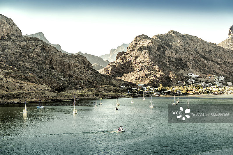 圣卡洛斯海湾的游船景色，位于墨西哥索诺拉州瓜伊马斯图片素材