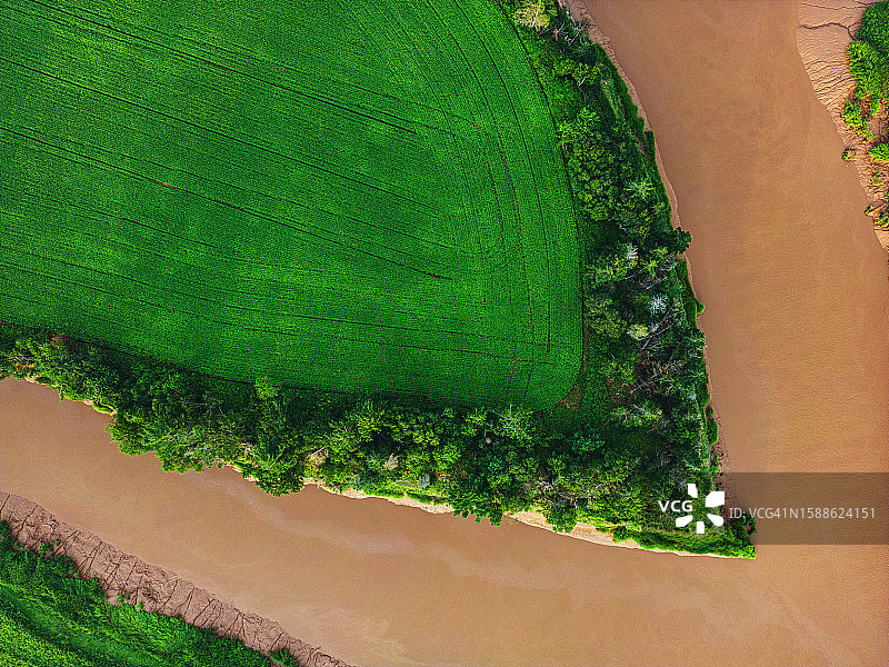 潮汐河鸟瞰图片素材