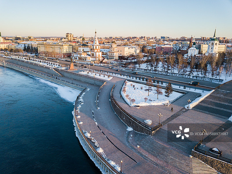 伊尔库茨克城市景观鸟瞰图，安加拉河畔，俄罗斯西伯利亚最大的城市之一图片素材