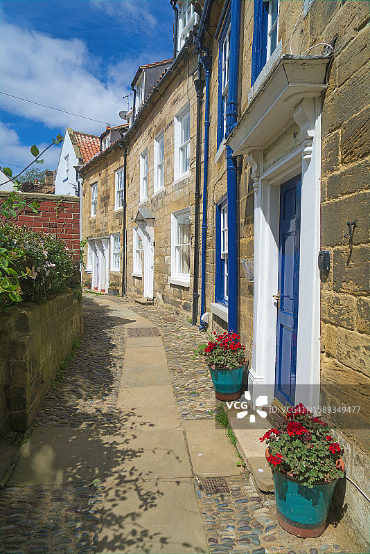 罗宾汉湾：风景如画的古老建筑和小巷，位于北约克郡，英国图片素材