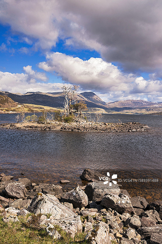 阿辛特湖，苏格兰高地地区萨瑟兰郡，朝南图片素材