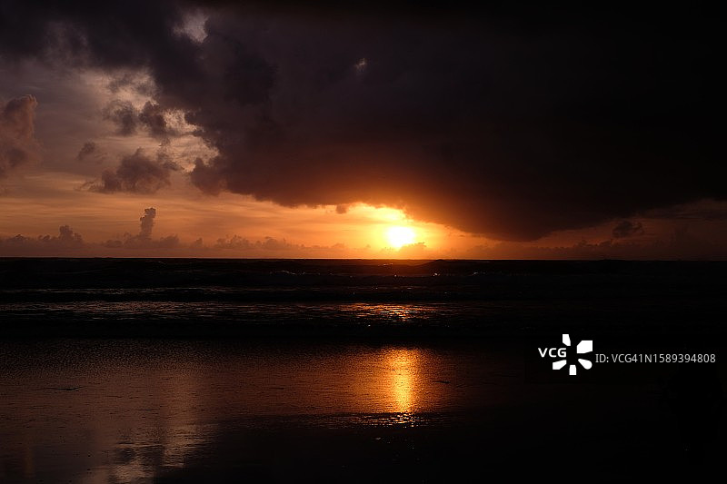 巴厘岛海滩日出景观图片素材