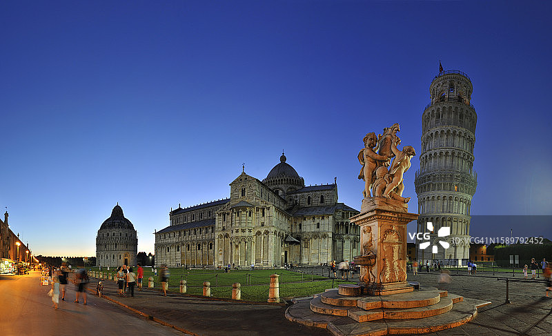 托斯卡纳比萨奇迹广场图片素材