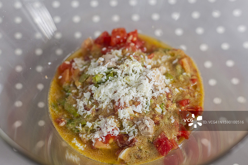 西班牙哈恩省的传统菜肴Pipirrana图片素材