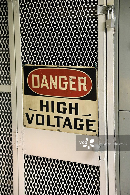 锁闭的高压电气设备图片素材