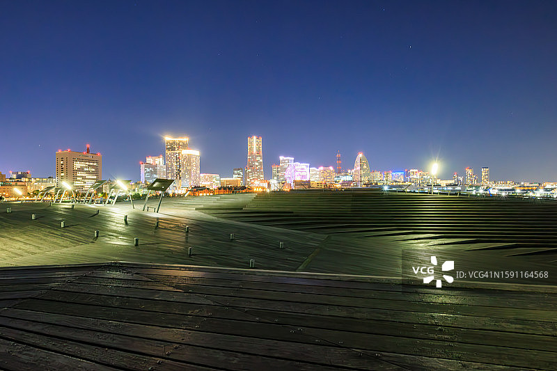 横滨OSANBASHI码头美丽的夜景照片图片素材