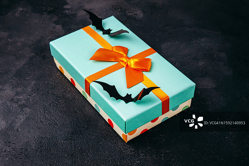 礼品盒和万圣节装饰品万圣节背景图片素材