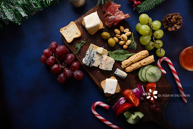 圣诞自助餐奶酪拼盘图片素材