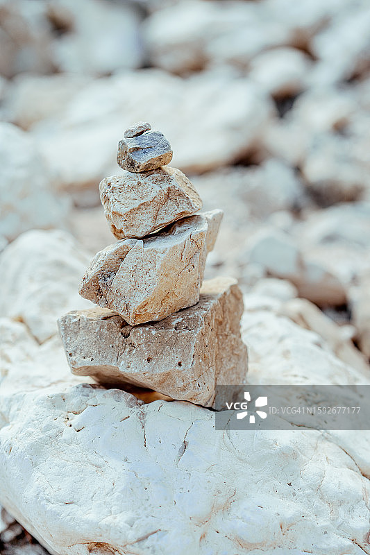 意大利南蒂罗尔多洛米蒂阿尔卑斯山Seiser Alm的叠石图片素材