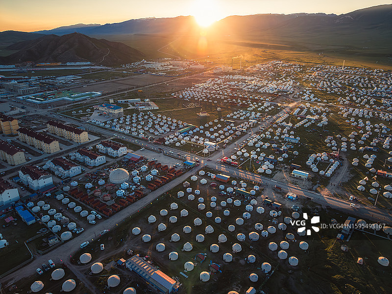 新疆和景县的日落景色图片素材