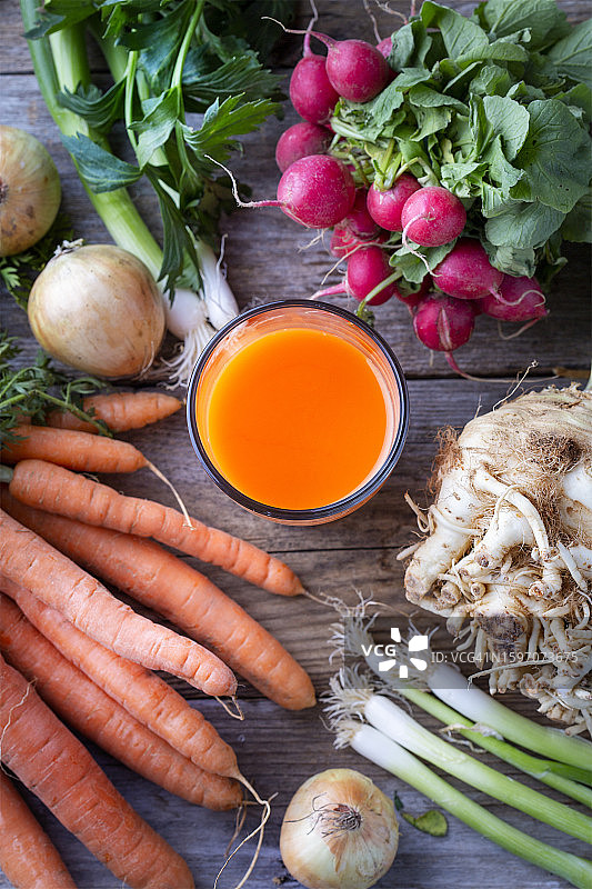 胡萝卜、蔬菜和胡萝卜汁图片素材