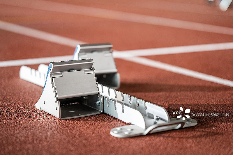 跑道上的起跑器图片素材