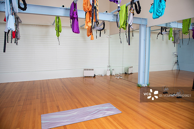 空中瑜伽馆图片素材