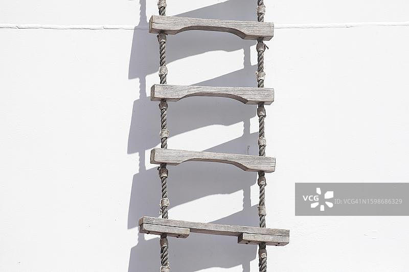 汉堡，德国：船舷边的绳梯图片素材