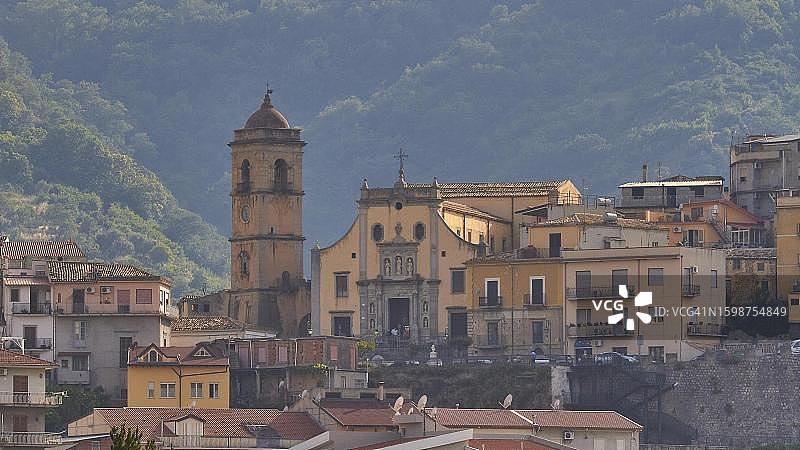 意大利西西里岛内布罗迪国家公园圣皮耶罗帕蒂旧城区、教堂局部图片素材