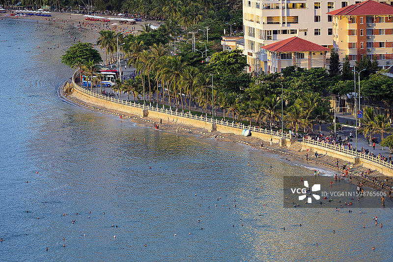 越南著名旅游地芽庄湾海滩城市风光图片素材