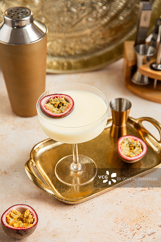 百香果马提尼鸡尾酒图片素材