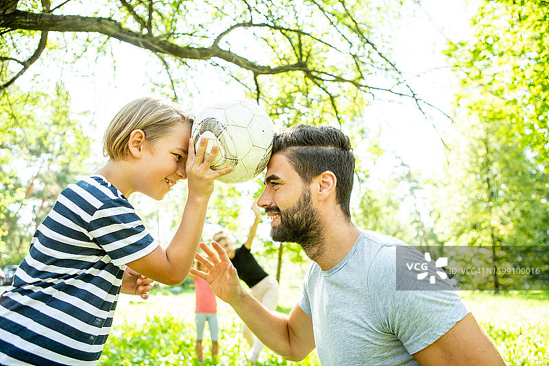 幸福的家庭亲子照图片素材