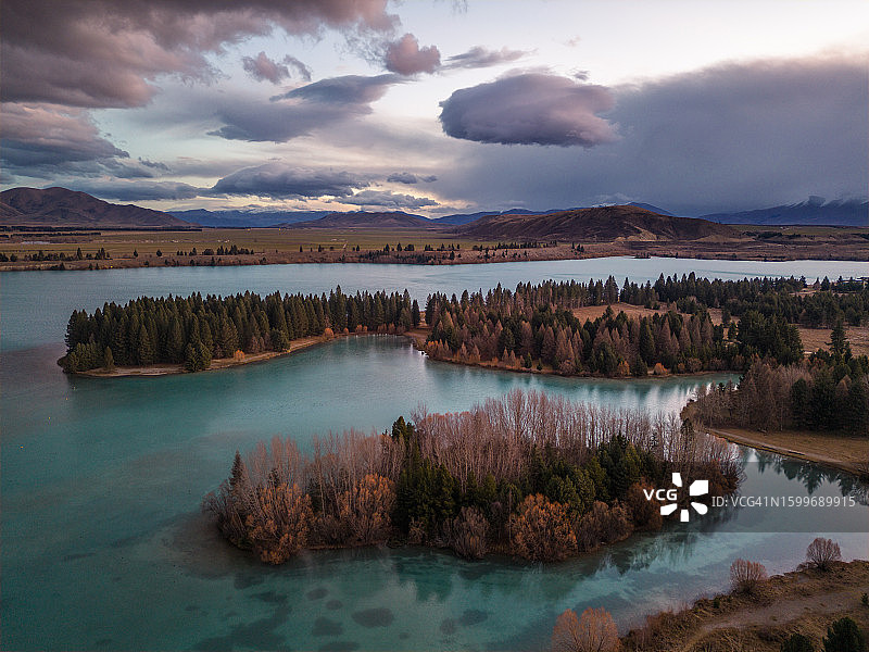新西兰特威泽尔附近鲁阿塔尼瓦湖的日落图片素材