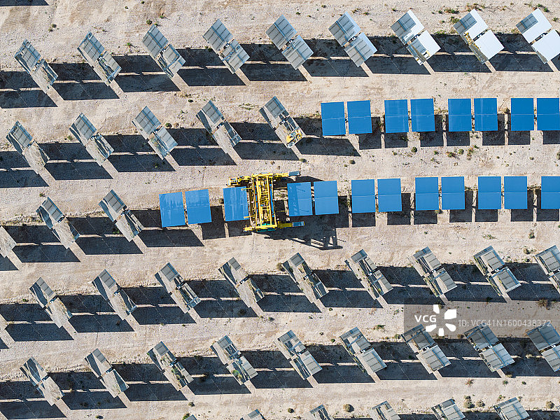 太阳能反光镜清洁车图片素材