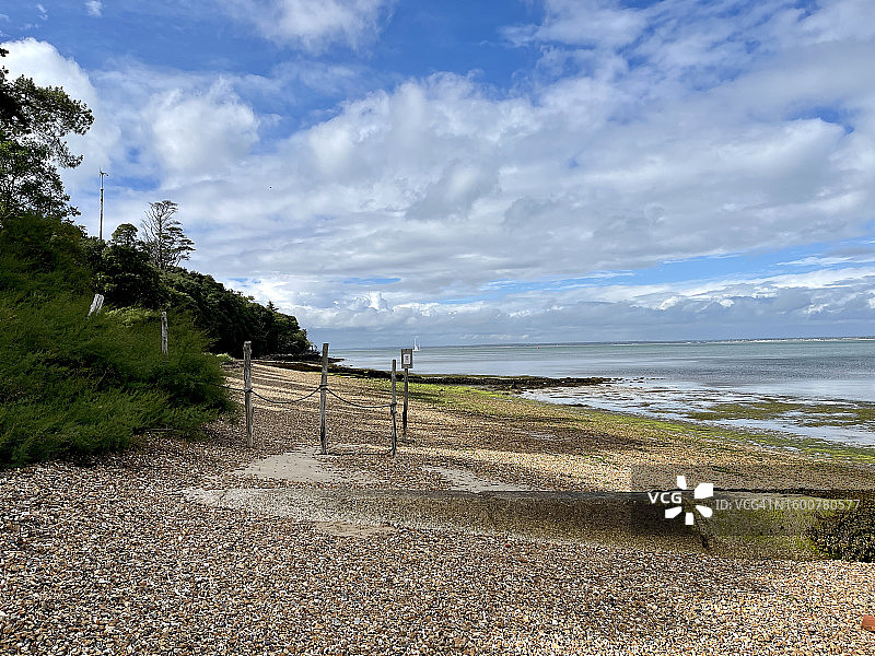 怀特岛上的卵石滩图片素材