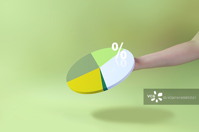 绿色背景上的抽象饼图图片素材