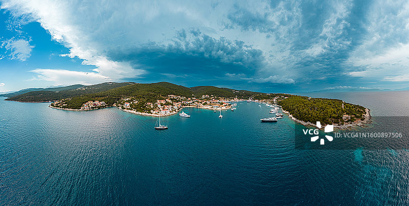 希腊凯法利尼亚岛夏季航拍全景图片素材