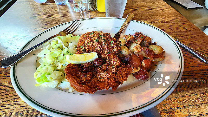 威斯康星州小酒馆的炸猪排图片素材