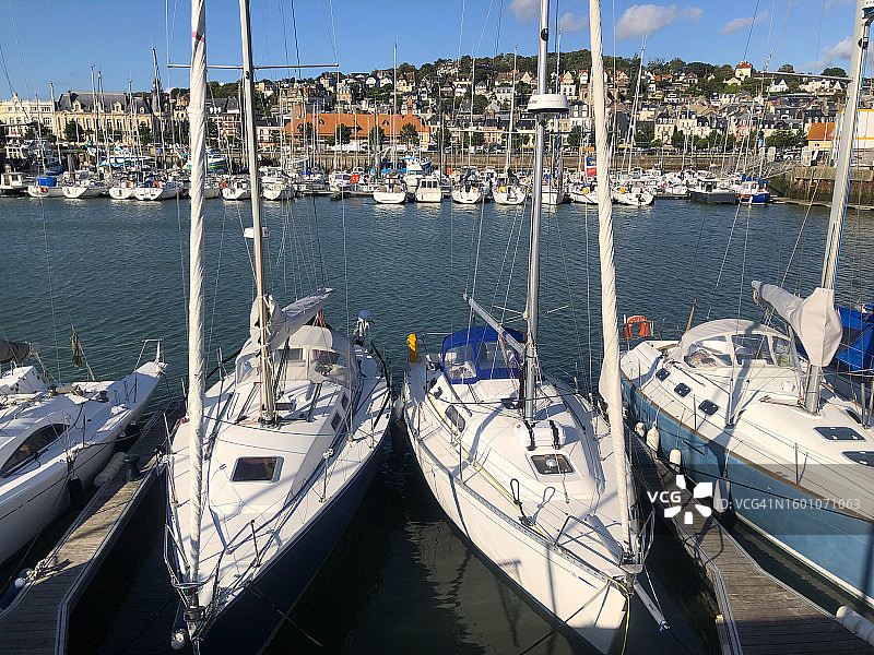 从多维尔看特鲁维尔图片素材