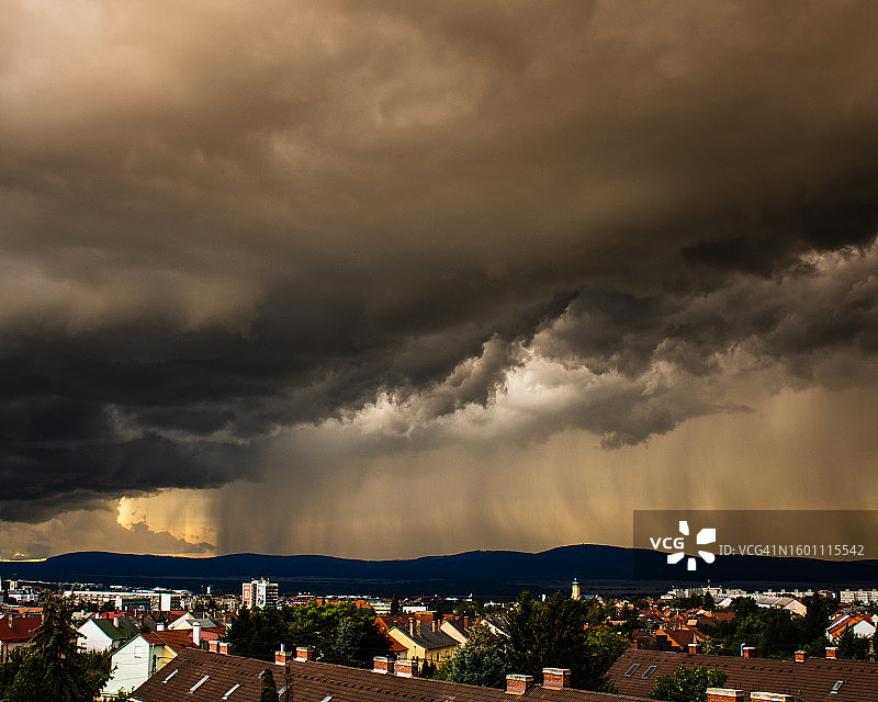 暴风云下的全景景观图片素材