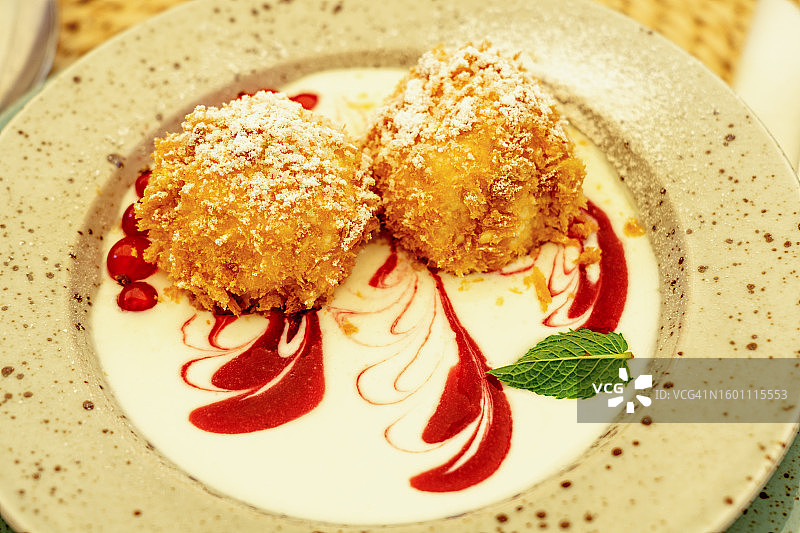 盘装甜点特写图片素材