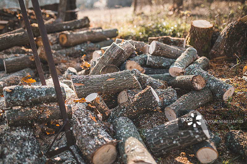 一堆切碎的木柴图片素材