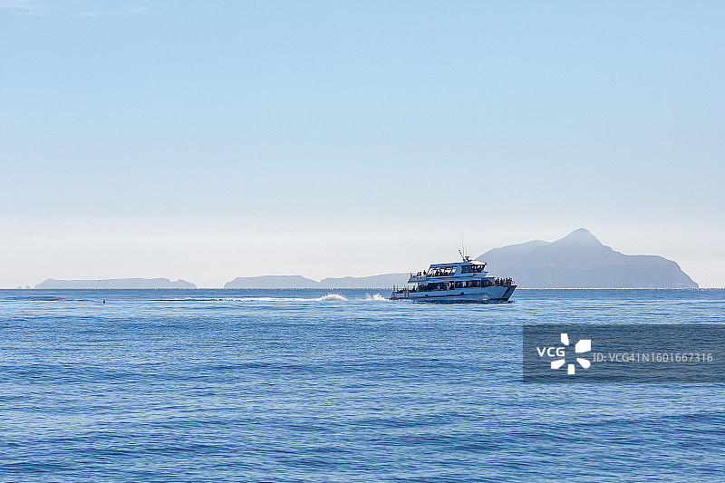 渡轮横渡海岛图片素材